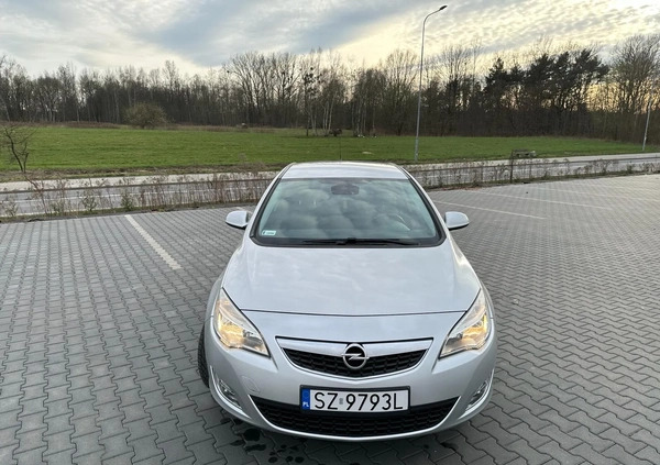 Opel Astra cena 27500 przebieg: 113000, rok produkcji 2010 z Zabrze małe 211